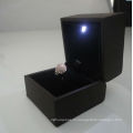 Кожаные пластиковые ювелирные изделия LED Light Ring Box Дешевые цены